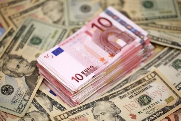 Еврото ослабе, доларот достигна највисоко ниво во последните недели