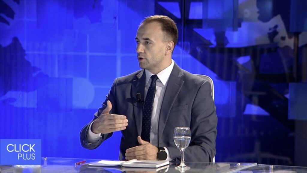 Стојаноски: Македонија заслужува да има предвидлив пат, без дополнителни отстапки