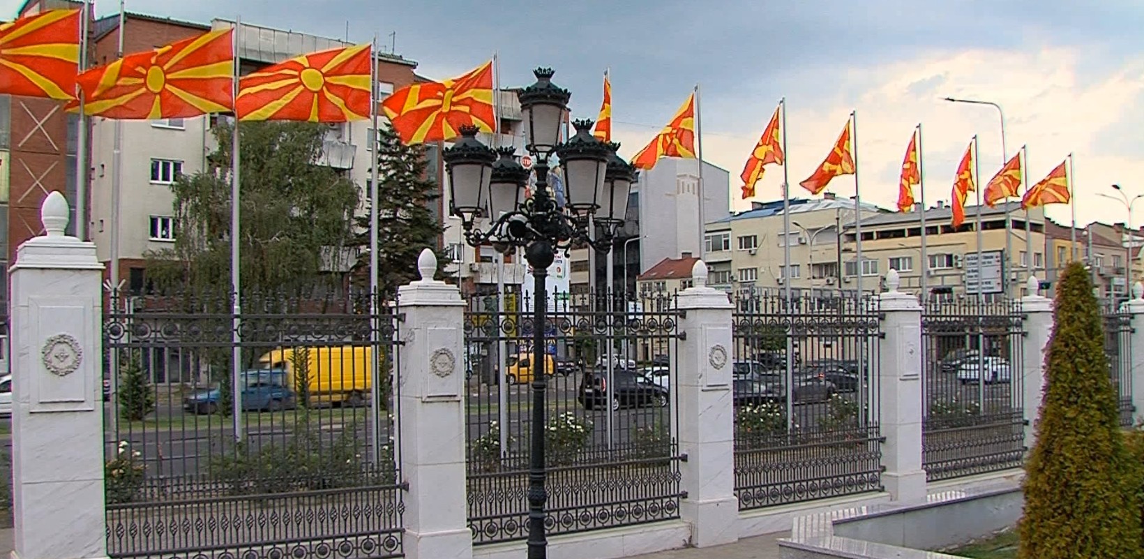 Нема договор меѓу ВМРО-ДПМНЕ и ЗНАМ за промена на ресори, разговорите продолжуваат