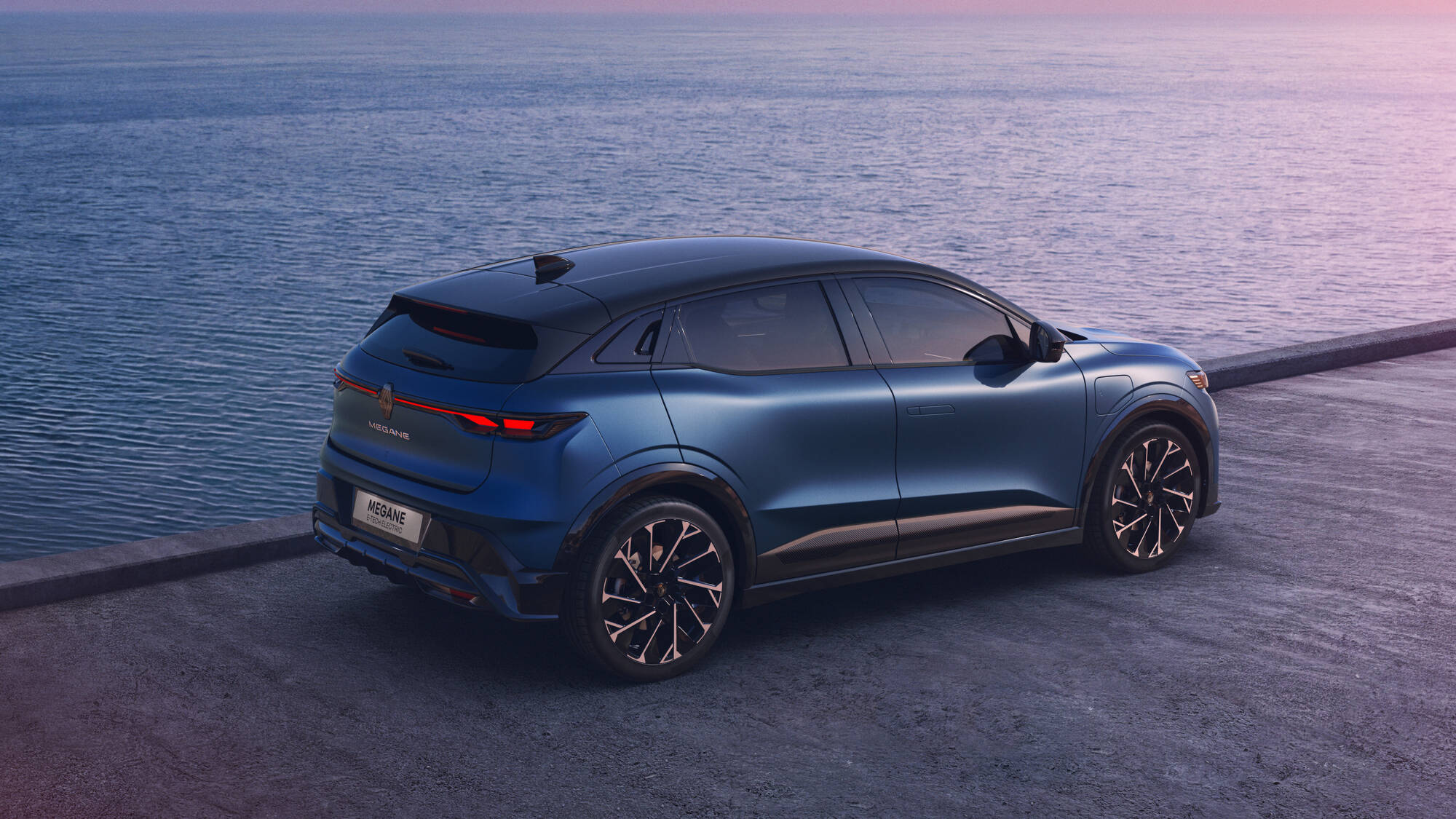 Renault Megane E-Tech Electric доби освежен изглед, поголем досег и побрзо полнење