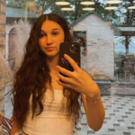 Прва фотографија на „Дара од Јасеновац“ од болница — Младата актерка закрепнува по тешката сообраќајка