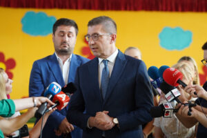 Аматерски, неразумен и штетен – премиерот за потегот на Бугарија да ја објави дипломатска нота за патување на неговото семејство
