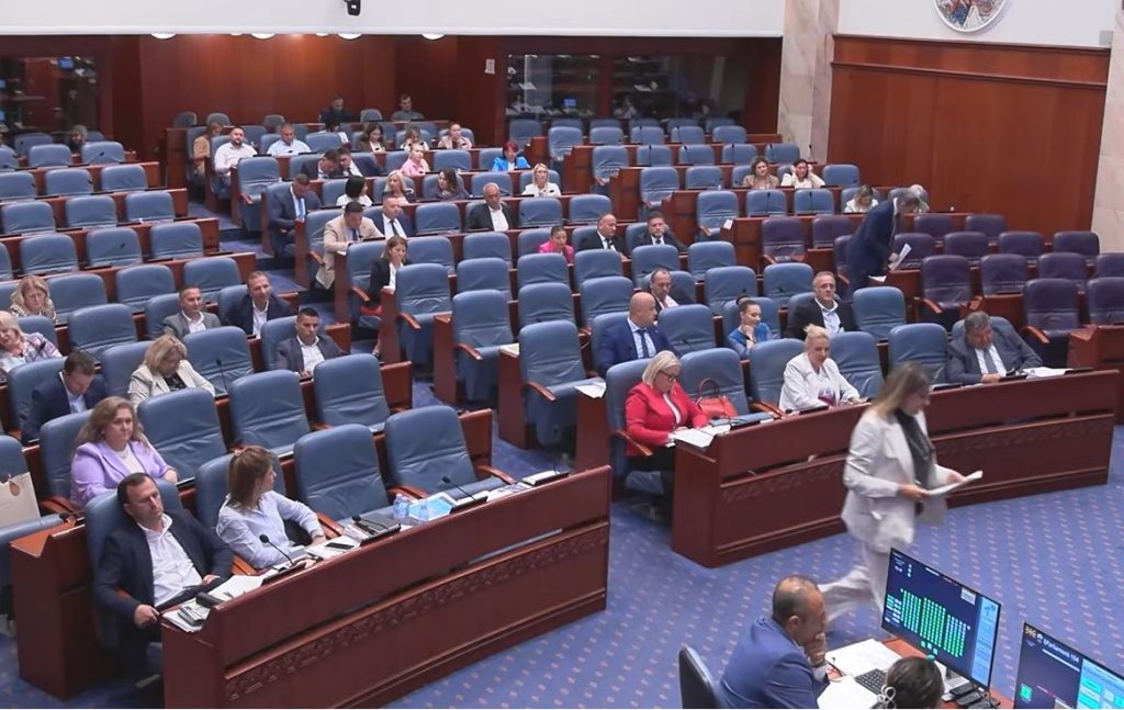 Поранешниот и актуелниот министер за земјоделство во клинч – си разменија обвинувања за криминал, лоши политики и неисплатени субвенции
