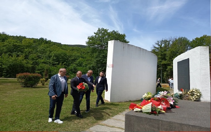 ЗНАМ: Со кој образ Филипче беше во Ваташа, како наследник на Заев кој велеше Бугарија не била фашистички окупатор, туку администратор?