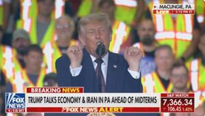ВИДЕО: Бизарен настап на Трамп