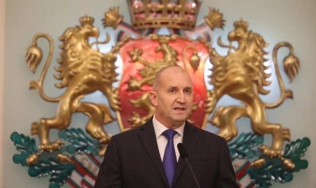 МАКЕДОНИЈА ТРЕБА САМО ДА ГИ ВПИШЕ БУГАРИТЕ ВО УСТАВОТ ЗА ДА ВЛЕЗЕ ВО ЕУ, РЕЧЕ РАДЕВ