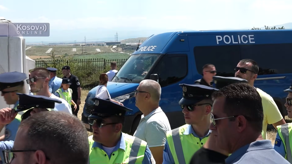 (ВИДЕО) Косовската полиција приведе десетина Срби на комеморацијата по повод Видовдан