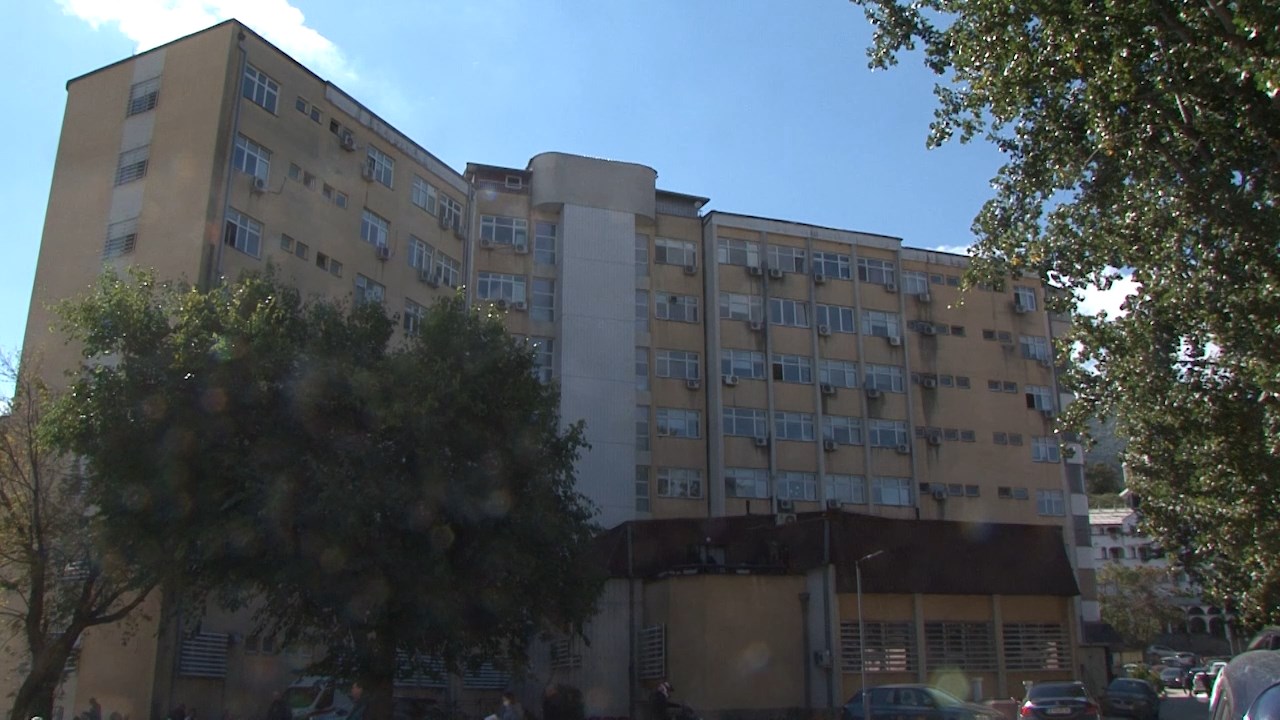 Протес на договорците што останаа без работа на Детската клиника 