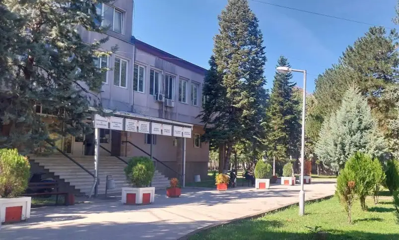 Трите деца пронајдени на улица во бесознание прегледани во болница, случајот го следи Центарот за социјални работи – Куманово