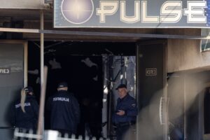 Изведени видеозаписи со времето на пристигнување на полициските службеници пред дискотеката „Пулс“ и активацијата на пиротехниката, одбраната тврди тоа не може точно да се утврди