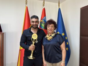 Градоначалничката Бети Стаменкоска Трајкоска оствари средба со победникот на „Ѕвездите на Гранд 2026“, Бојан Илиевски