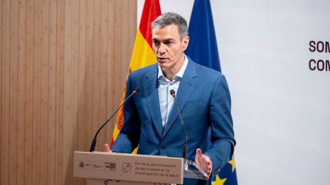 РАСТЕ ПРИТИСОКОТ ВРЗ ШПАНСКИОТ ПРЕМИЕР САНЧЕС ОТКАКО БИВШ МИНИСТЕР ДОБИ 24 ГОДИНИ ЗАТВОР ЗА НАБАВКА НА МАСКИ ВО КОВИД-ПАНДЕМИЈАТА