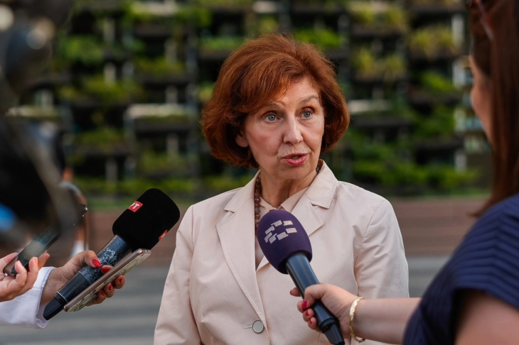 Сиљановска-Давкова по средбата со Јотова: Јасно е дека уставните измени не се единствен услов