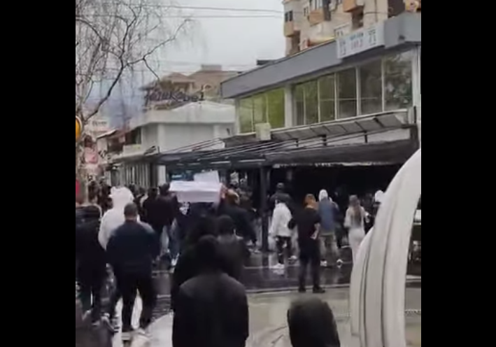 Газдите на „Пулс“ се откажаа од тужбата против младите кои го демолираа кафулето „Класик“