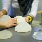 Шпанија откри 111 случаи на редок рак поврзан со импланти за гради