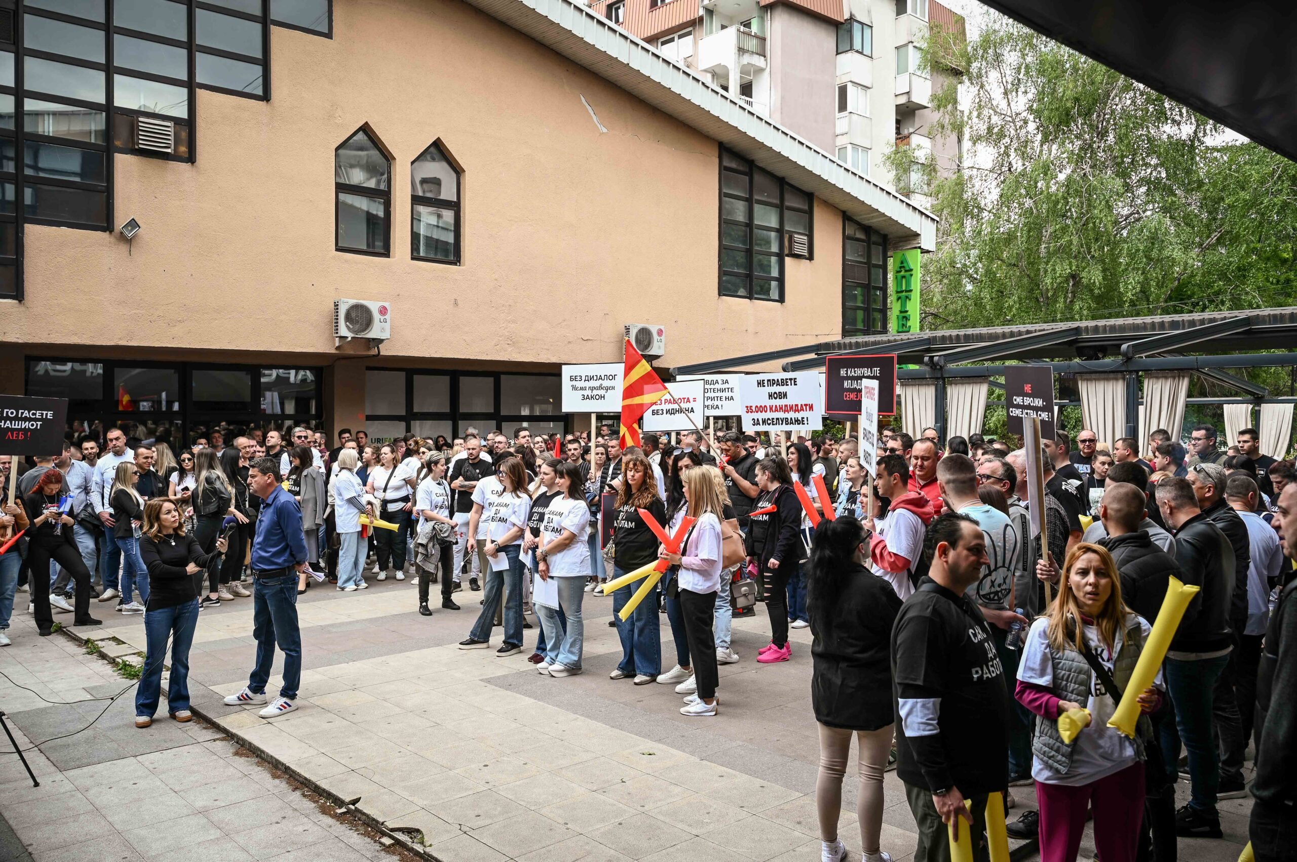 „Сакам да работам“ ја повикува претседателката Силјановска да не го потпише указот за Законот за игри на среќа