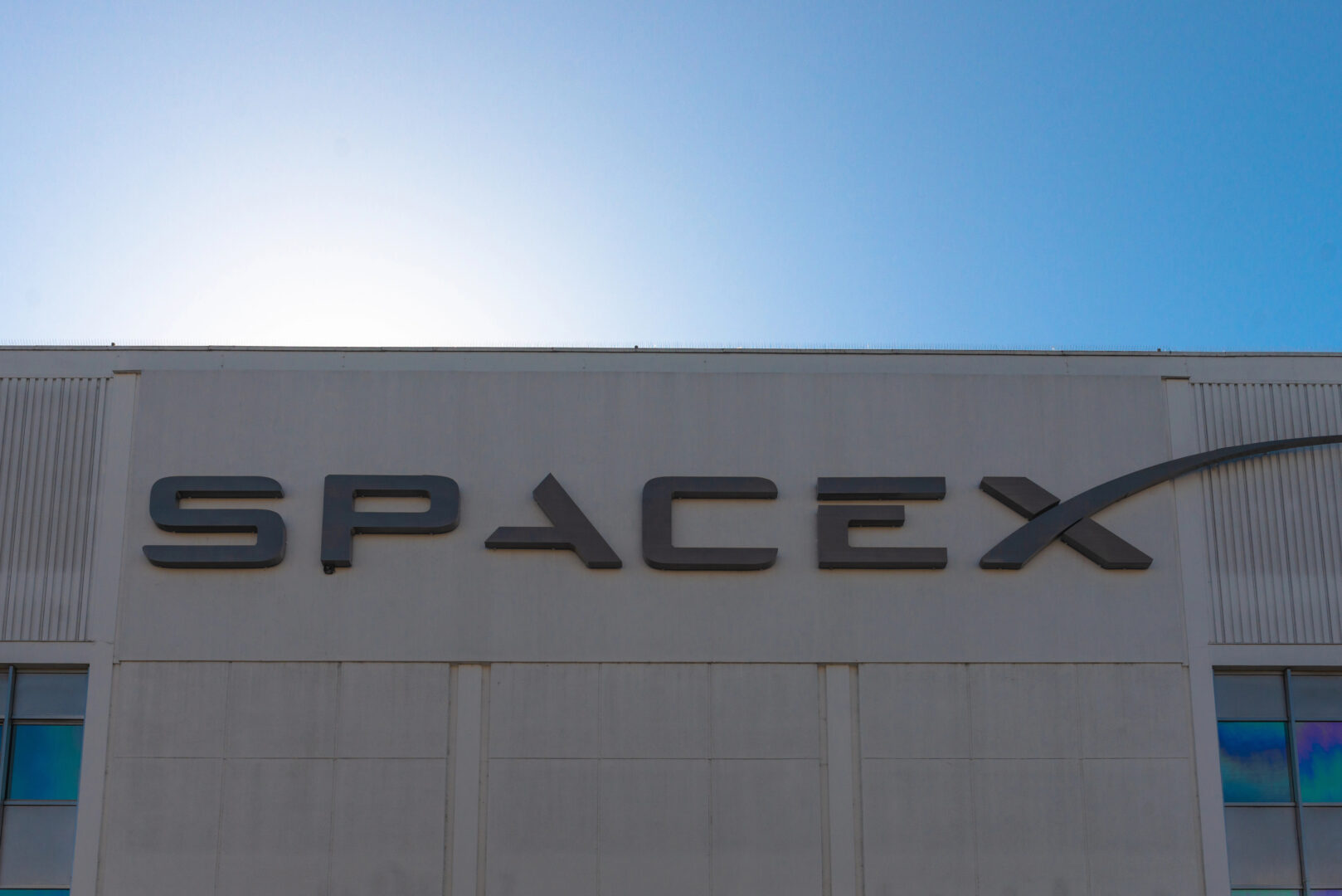 SpaceX излегува на берза со рекордна проценета вредност