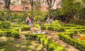 (ФОТО) КОЈ ГРАД ЈА ДОБИ ТИТУЛАТА НА НАЈРОМАНТИЧЕН ВО ЕВРОПА? Не е Париз