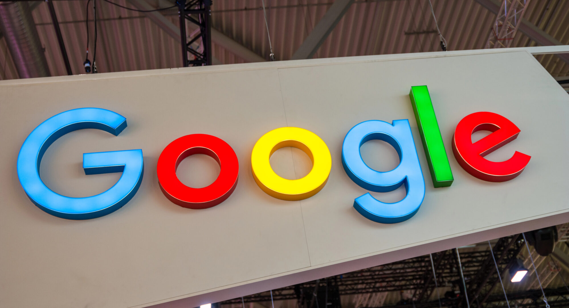 Регулаторот издаде наредба: Google мора да обезбеди поголема контрола врз содржината