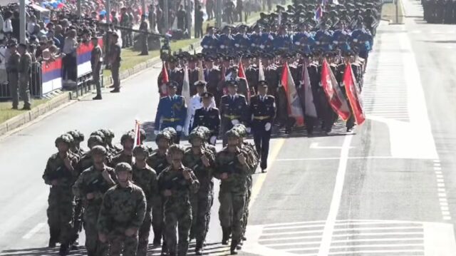Србија повторно воведува задолжителен воен рок