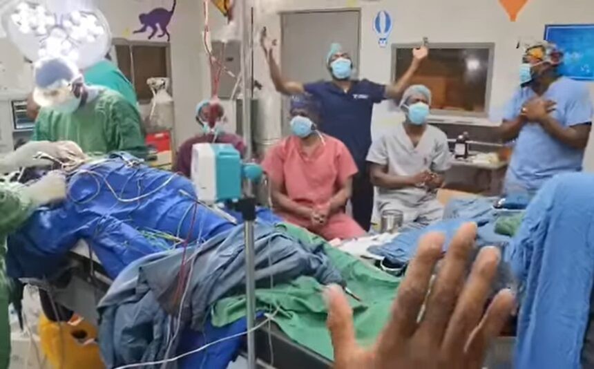 Трогателно видео од операциона сала: Медицински тим му благодари на Бог за време на комплицирана операција на мозок на 13-годишно девојче