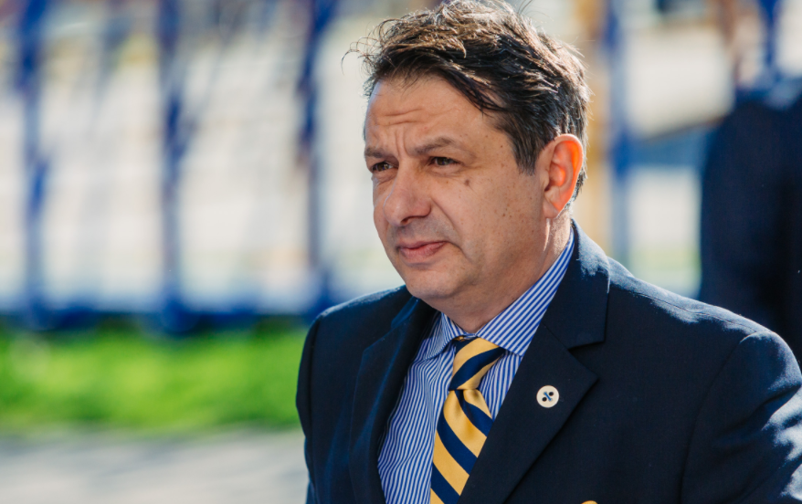 „ДОДЕКА ЕВРОПА ВЕЌЕ ГИ БРОИ ЧЕКОРИТЕ, МАКЕДОНИЈА БРОИ ИЗГУБЕНИ ГОДИНИ“: Макрадули тврди дека трчаме маратон, ама во место