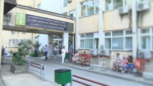Одделите за имунологија и пулмологија на Детската клиника се времено фузирани заради недостигот на кадар во летниот период