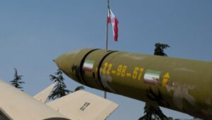 (ВИДЕО) Иран лансираше ракета кон американските бази