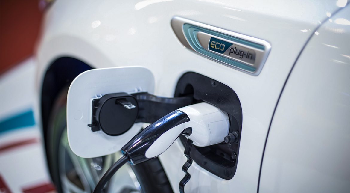Кина ги менува PHEV правилата, а европските производители ја губат предноста