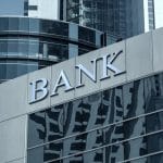 „Morgan Stanley“: Европските банки ќе го намалат за 20% од својот персонал поради AI
