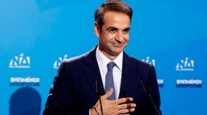 Мицотакис: Тешко ми е кога еден мифтиуја има поголема плата од еден владика