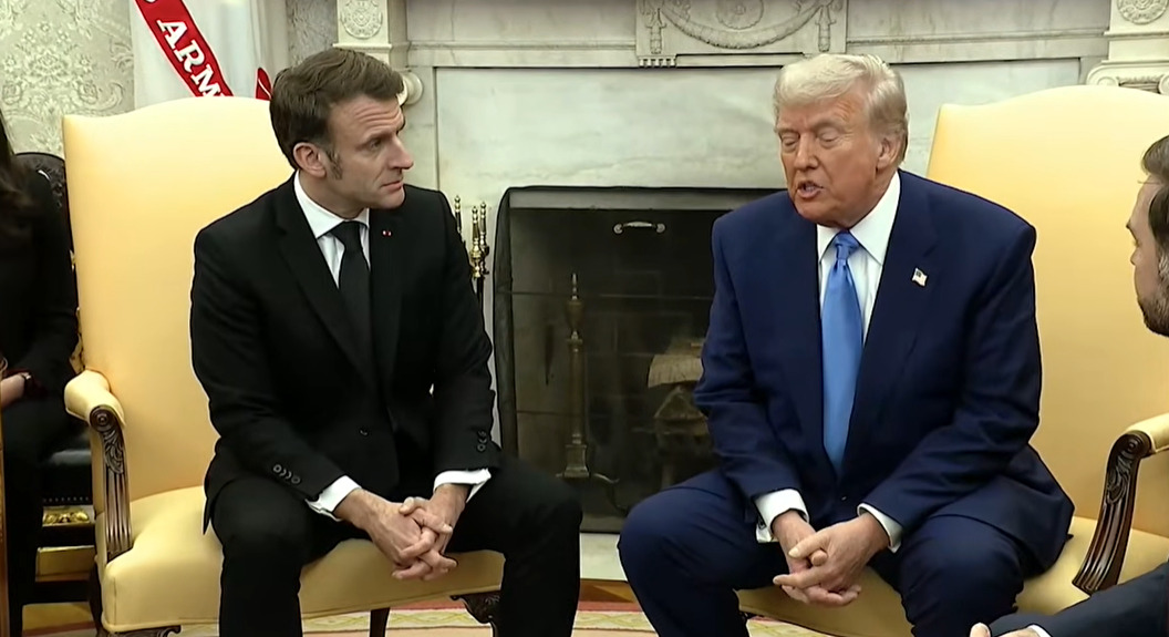 Трамп пристигна на Самитот во Франција, Макрон не го пречека лично