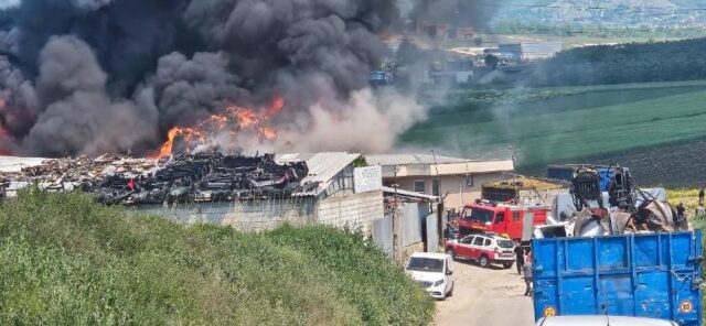 Пожар на дива депонија во Шуто Оризари