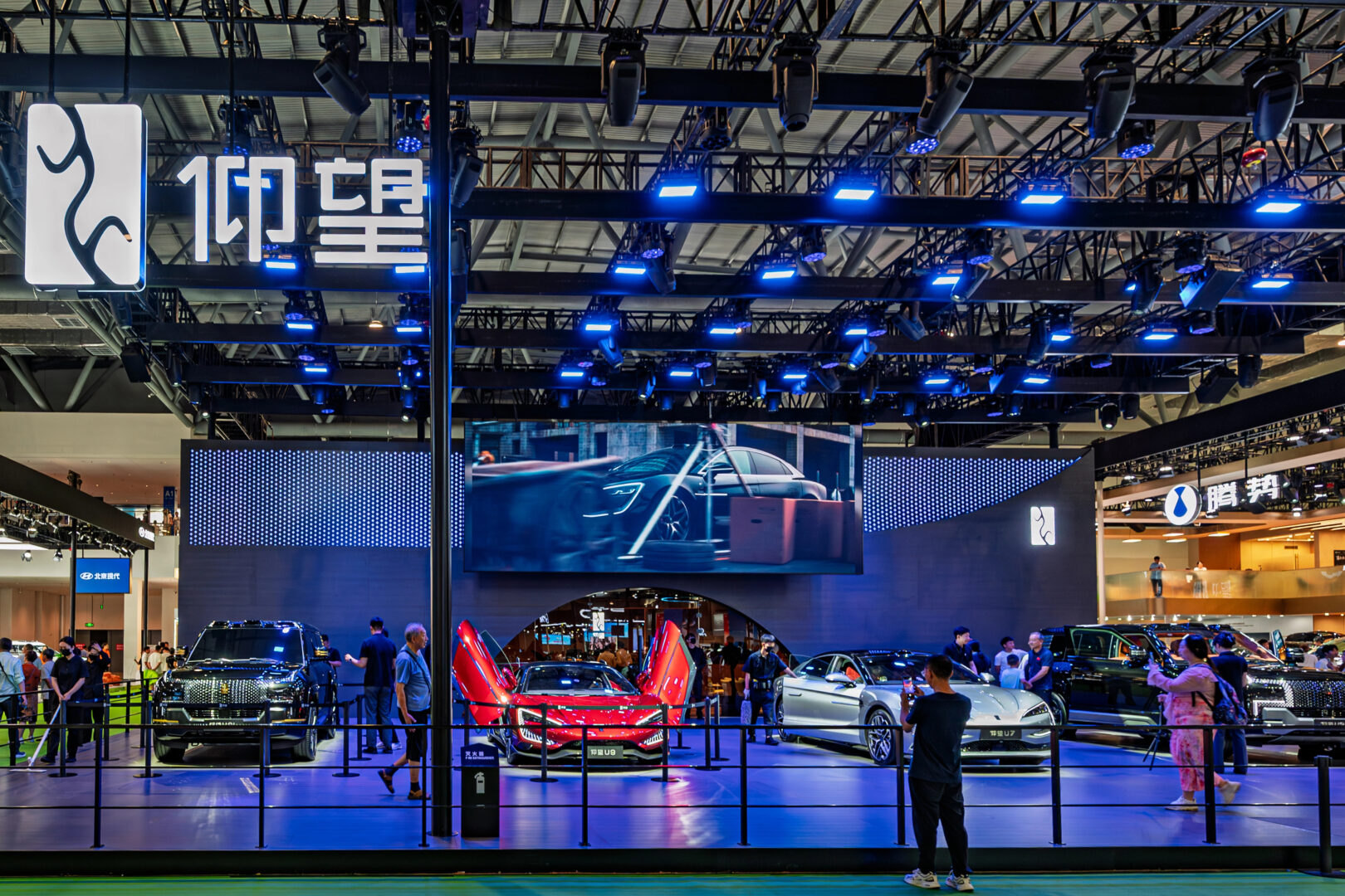 САД ги додадоа Alibaba и BYD на листата компании поврзани со кинеската војска