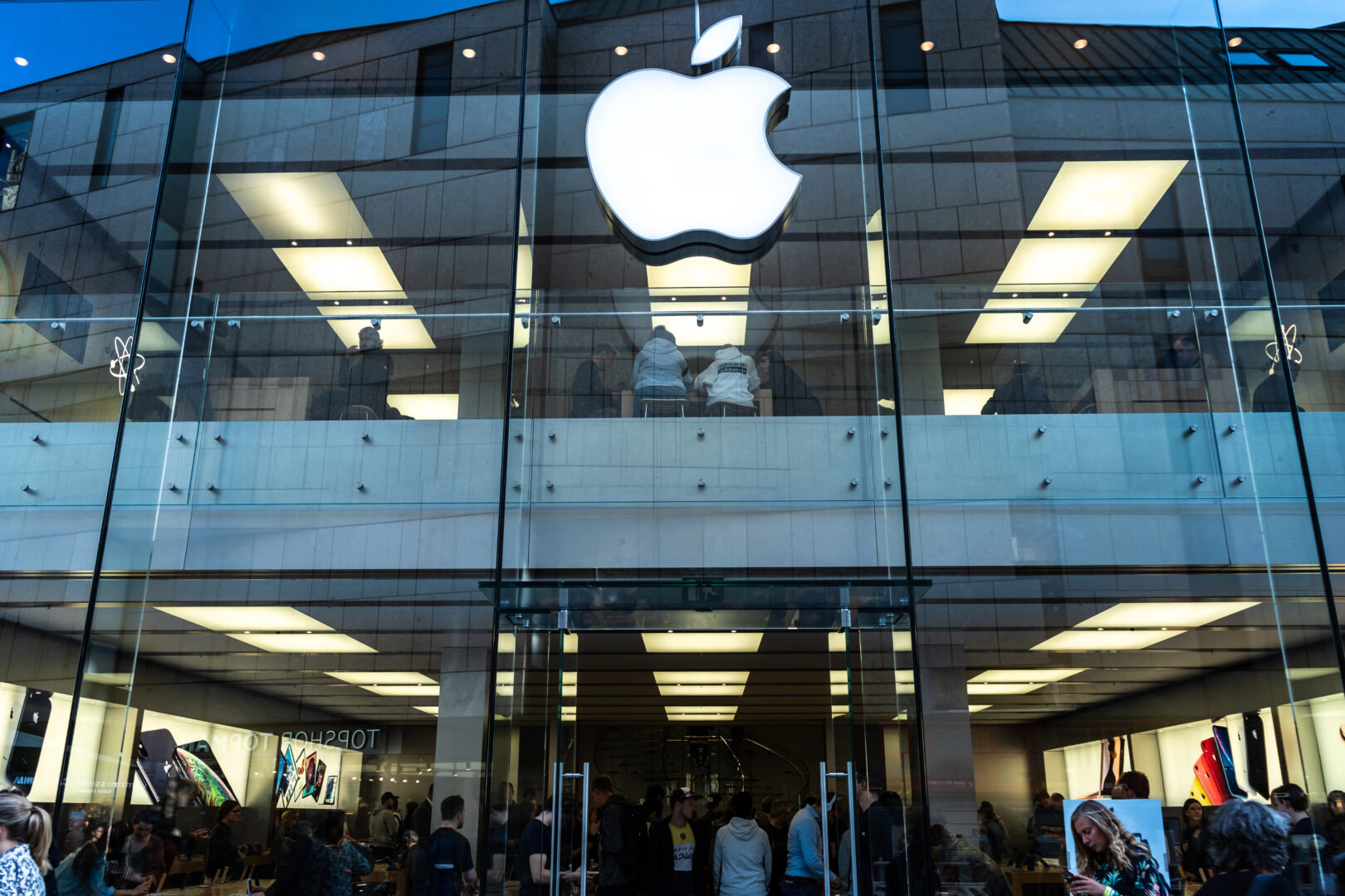 iPhone 19 Pro го носи најголемиот редизајн во последните години?