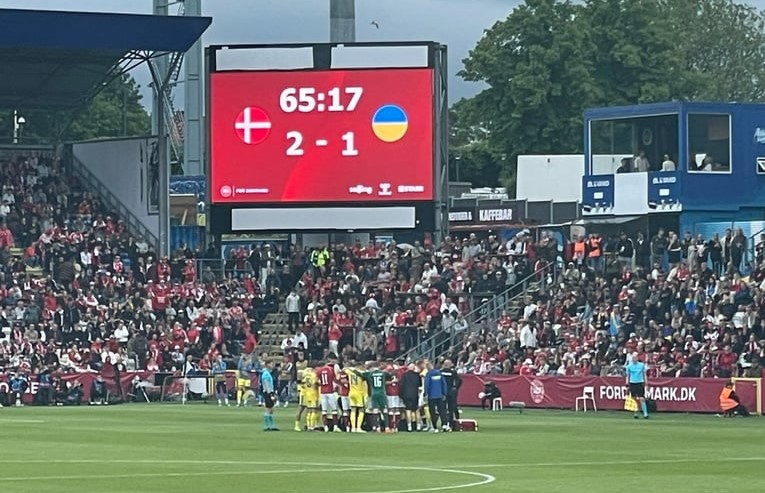 Шок во Данска: Ериксен повторно колабира среде натпревар! (ВИДЕО)