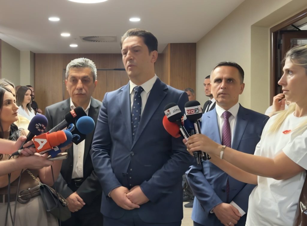 Влен ќе раководи со шест министерства по владината реконструкција, Здравство отпаѓа