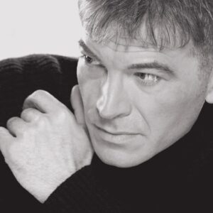 Понекогаш зборовите не се доволни. А понекогаш се излишни, со емотини пораки, јавните личност се простуваат од Владо Јаневски