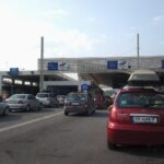 Грција најави привремено суспендирање на биометриската регистрација на граничните премини поради големите гужви
