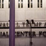 По судска одлука, името на Трамп отстрането од Центарот „Кенеди“