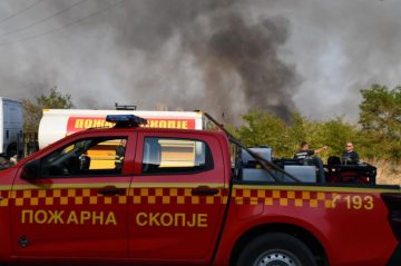 Опожарено возило во Центар, нема повредени