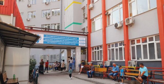 Детска клиника почна да спојува оддели поради недостиг од медицински сестри, директорот вели навреме планирал буџет за нивно ангажирање