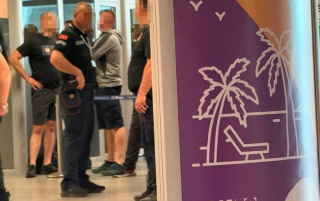 СРПСКАТА БЕЗБЕДНОСНА АГЕНЦИЈА ГО СОВЕТУВАШЕ ВУЧИЌ ДА НЕ ПАТУВА ВО ЦРНА ГОРА ЗА САМИТОТ ЕУ-ЗАПАДЕН БАЛКАН