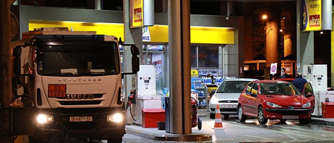 ЦЕНАТА НА БЕНЗИНИТЕ СЕ НАМАЛУВА ЗА 3,5 И 4 ДЕНАРИ, НА ДИЗЕЛ ГОРИВОТО ЗА 7 ДЕНАРИ