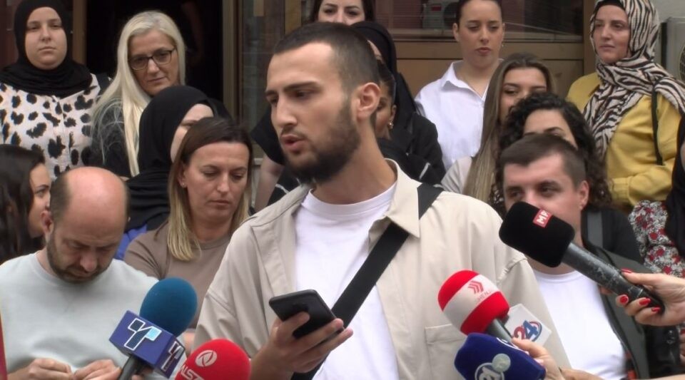 Вработени од Клиниката за детски болести на протест пред Министерството за здравство