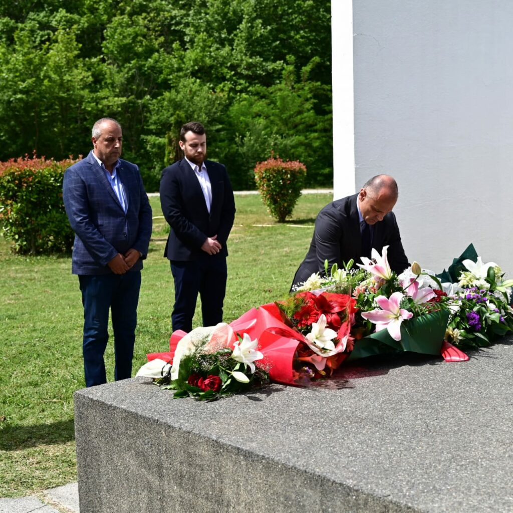 Венко Филипче беше во Ваташа на годишнината од убиството на младинците