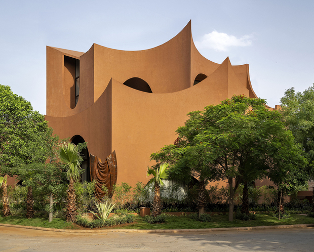 Mirai House of Arches во Индија: Скулптурална вила што победува +40°C