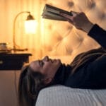 Четири вечерни навики кои можат да го забават стареењето