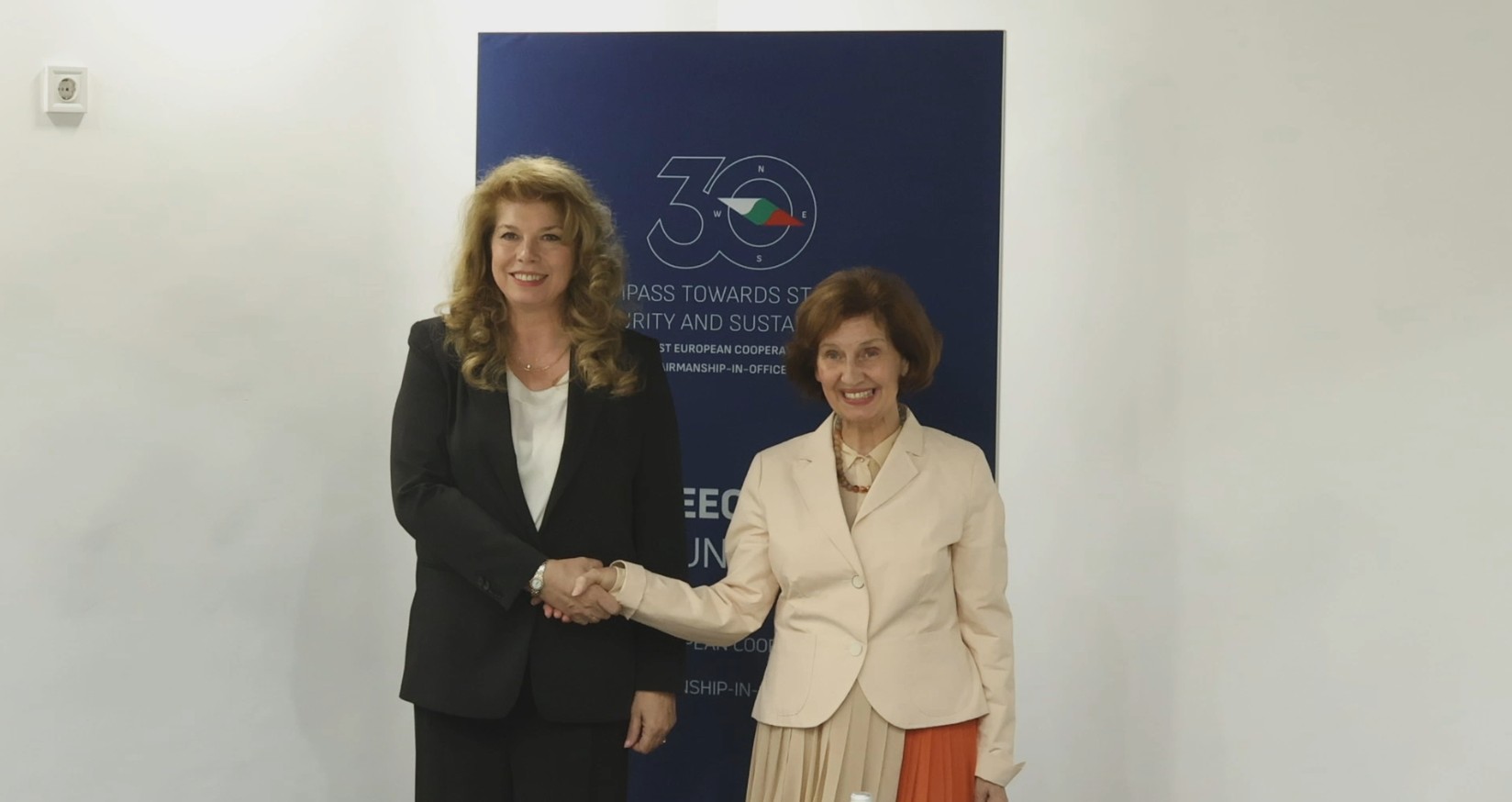 Силјановска и Јотова на средба во Бугарија