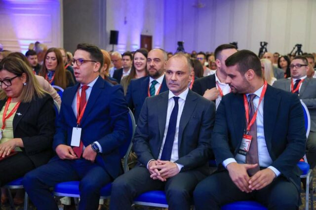 СДСМ: Додека Украина и Молдавија напредуваат кон Европа, Мицкоски ја држи Македонија назад за да се заштити себеси и своите луѓе